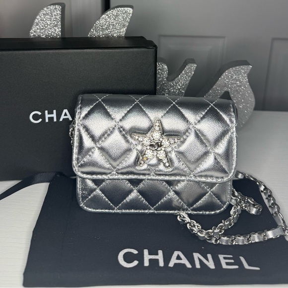 Chanel GWP Metallic Silver Quilted Mini crossbody bag with dust bag and box - Picture 1 of 4